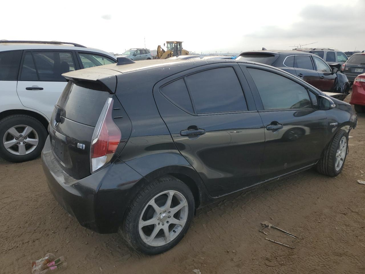 2016 TOYOTA PRIUS C - Фото 3