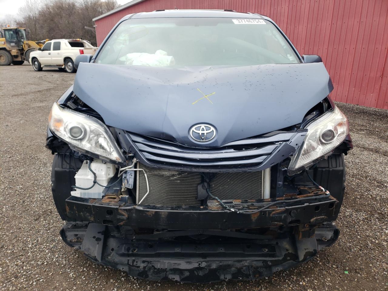 2015 TOYOTA SIENNA LE - Фото 5