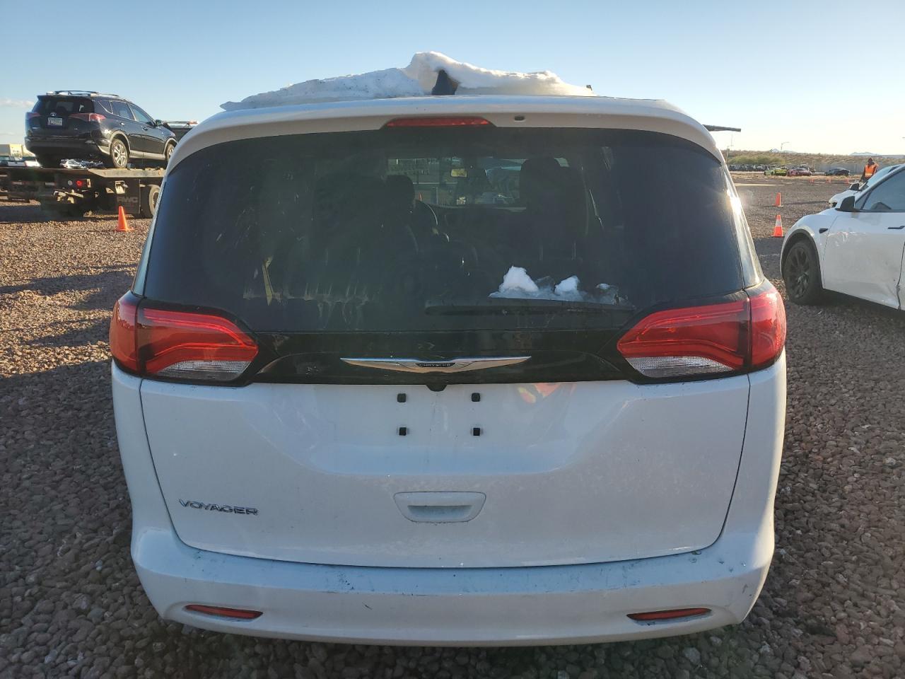 2022 CHRYSLER VOYAGER LX - Фото 6