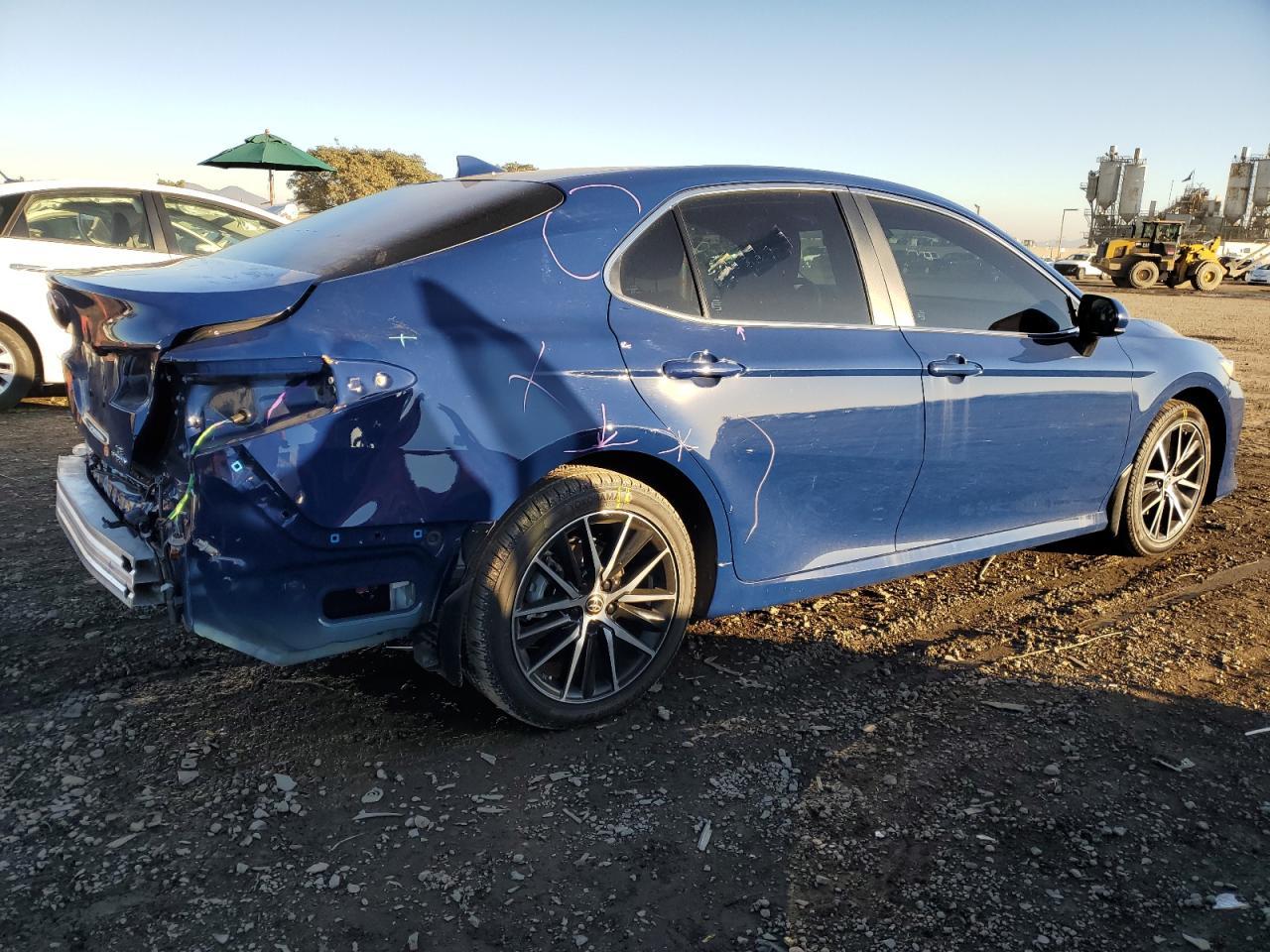 2023 TOYOTA CAMRY LE - Фото 3