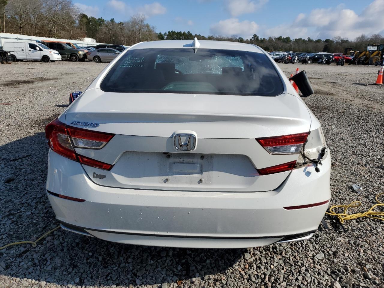 2018 HONDA ACCORD LX - Image 6