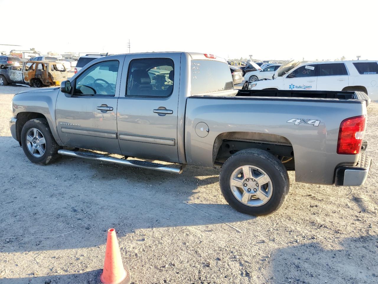 2013 CHEVROLET SILVERADO - Image 2