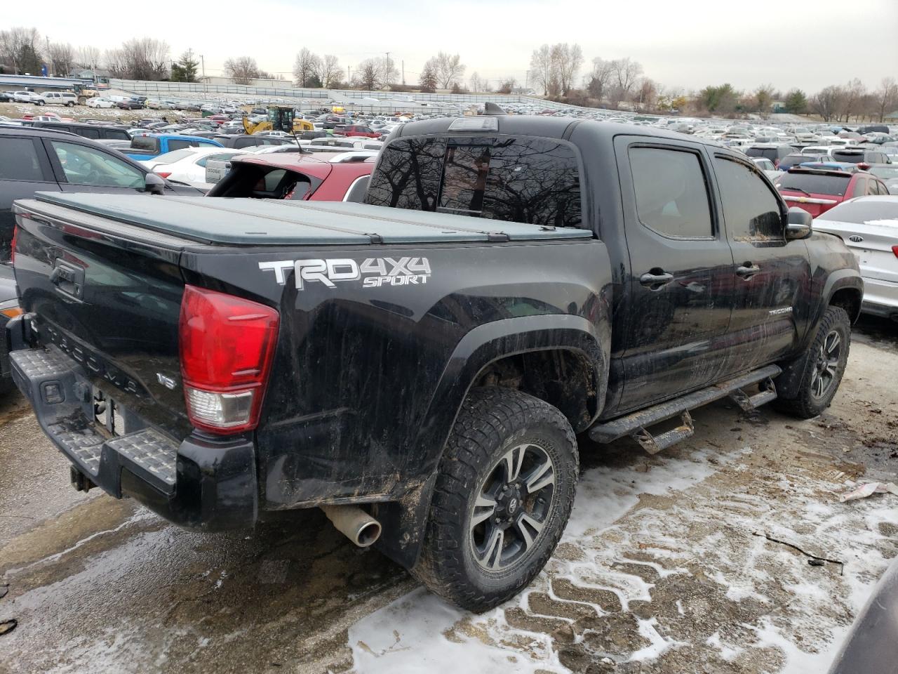 2017 TOYOTA TACOMA DOU - Фото 3