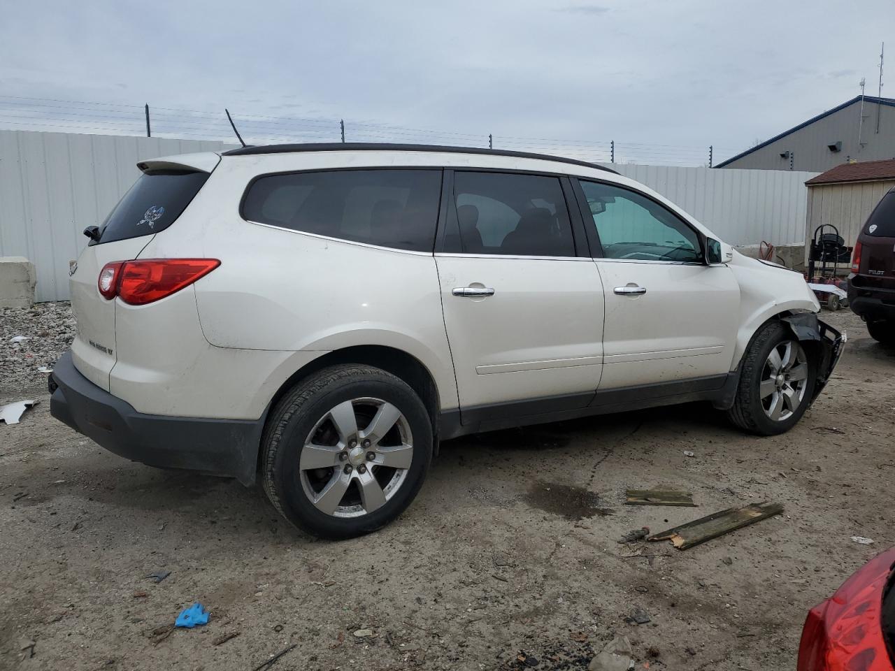 2012 CHEVROLET TRAVERSE L - Фото 3