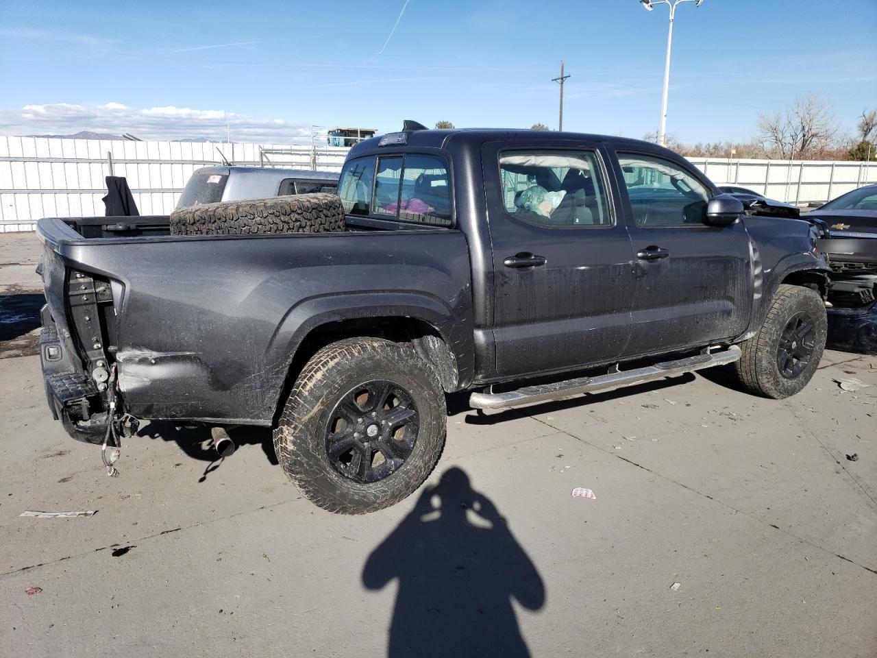2017 TOYOTA TACOMA DOU - Фото 3