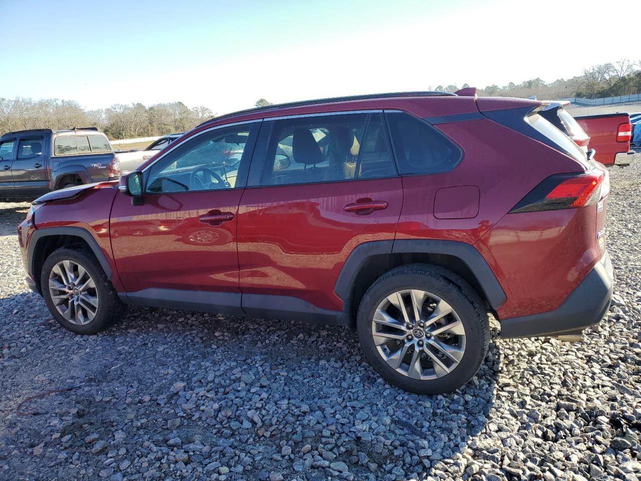 2020 TOYOTA RAV4 XLE P - Фото 2