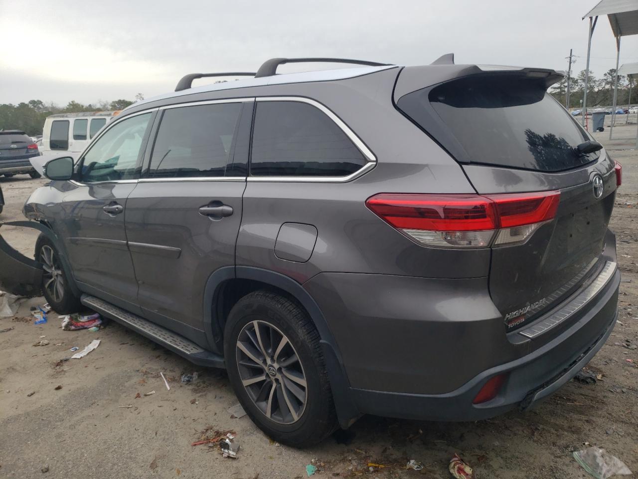 2019 TOYOTA HIGHLANDER - Image 2
