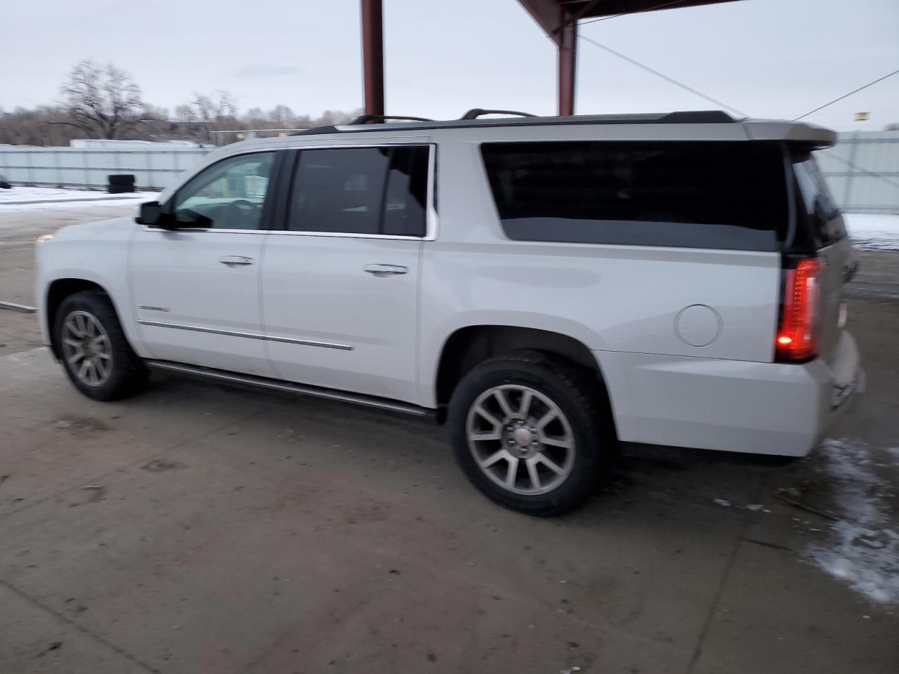 2016 GMC YUKON XL D - Фото 2