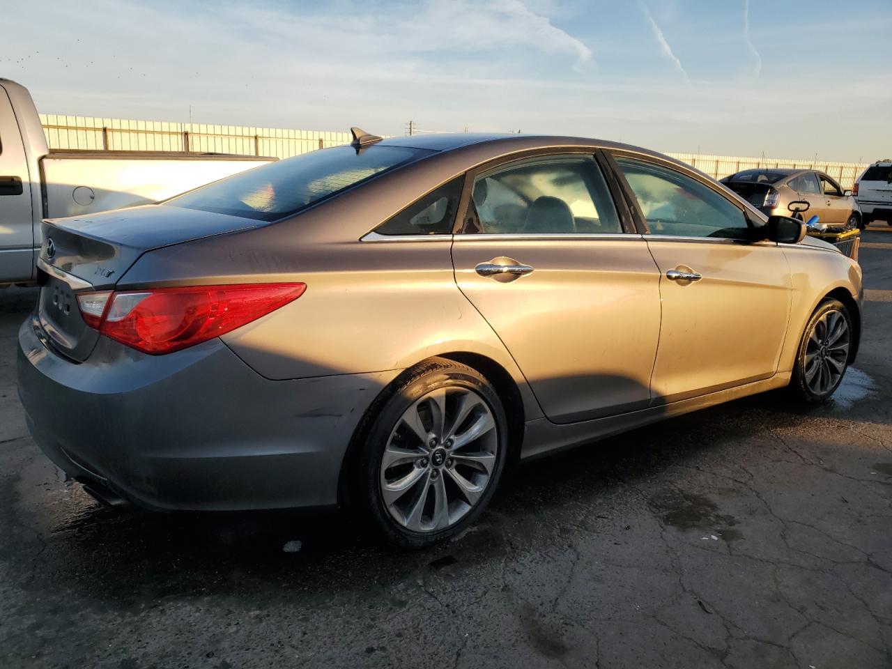 2011 HYUNDAI SONATA SE - Image 3