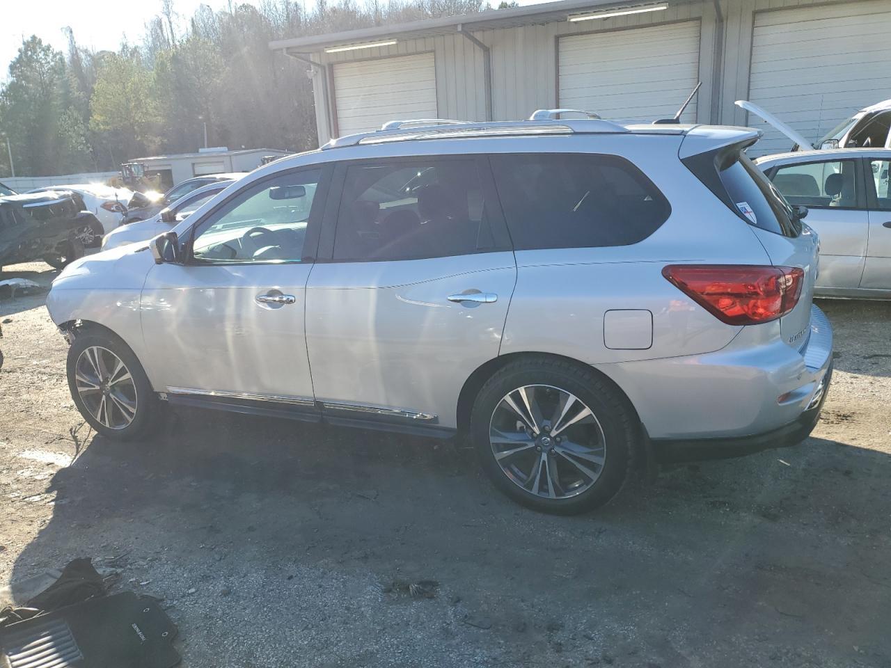 2017 NISSAN PATHFINDER - Фото 2