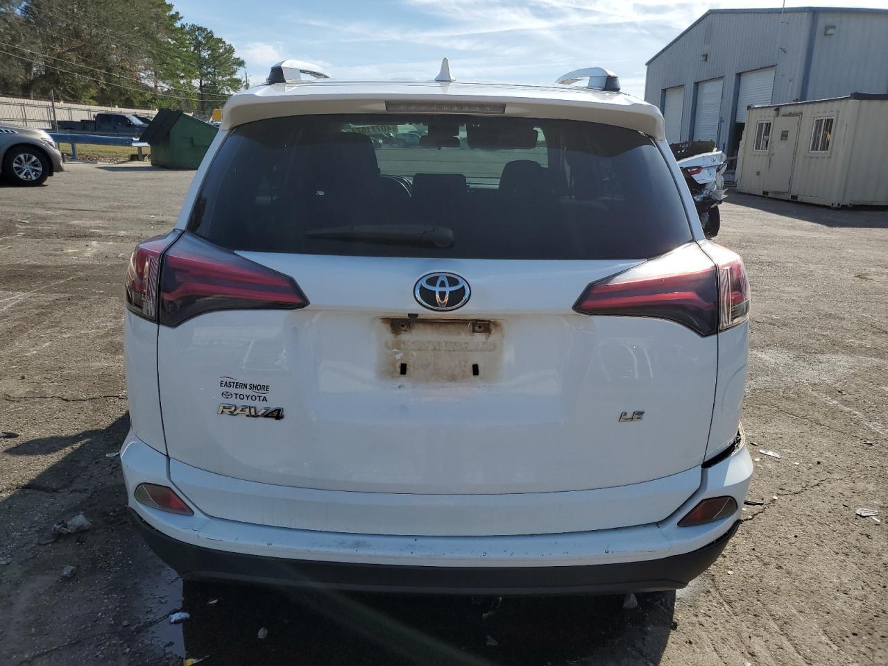 2018 TOYOTA RAV4 LE - Фото 6