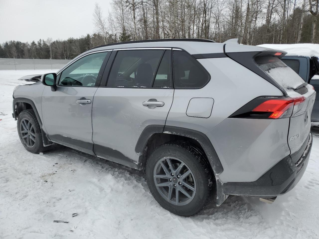 2020 TOYOTA RAV4 XLE - Фото 2