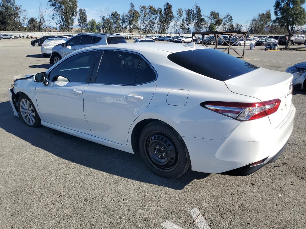 2019 TOYOTA CAMRY L - Фото 2