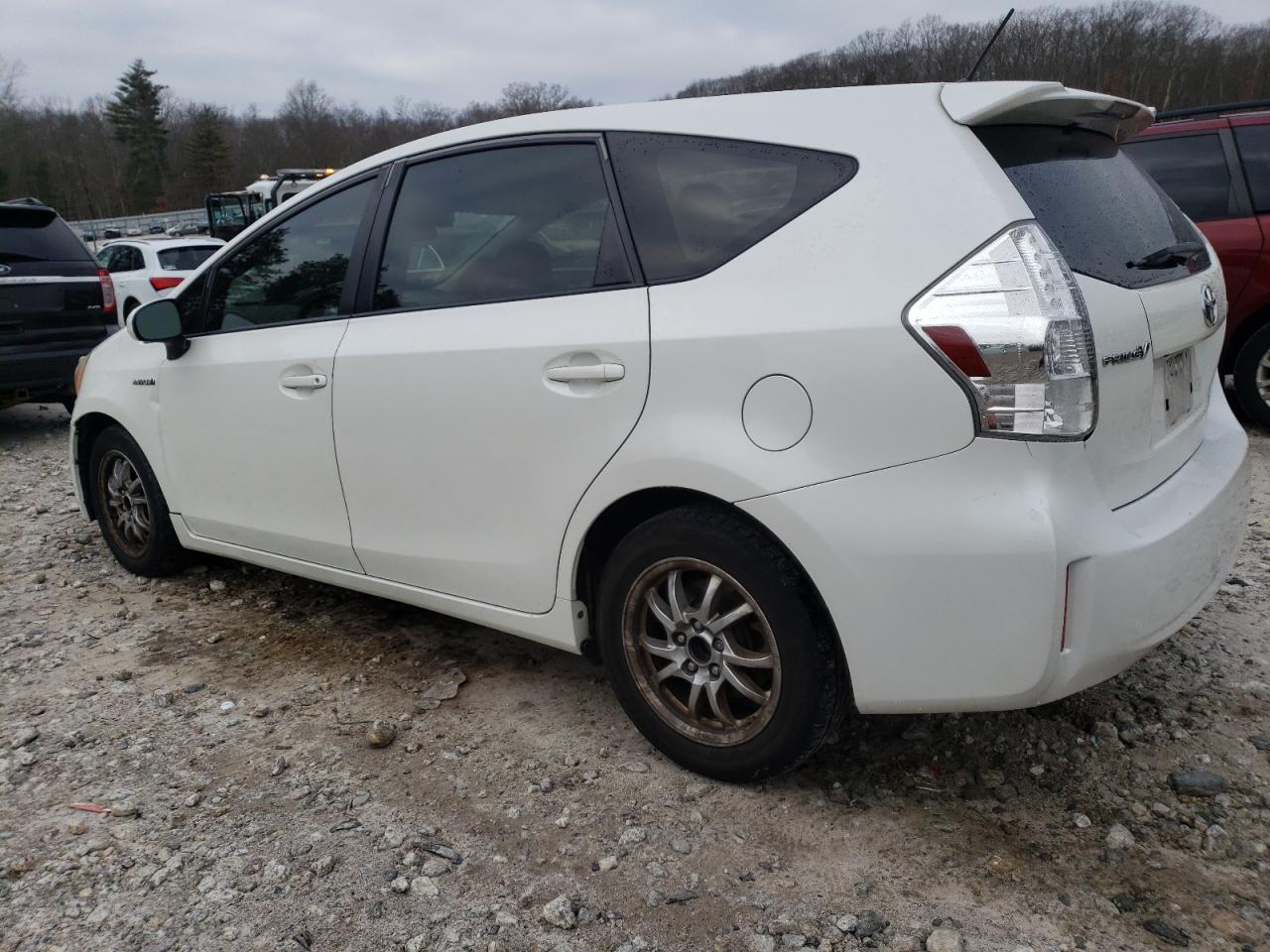 2013 TOYOTA PRIUS V - Фото 2