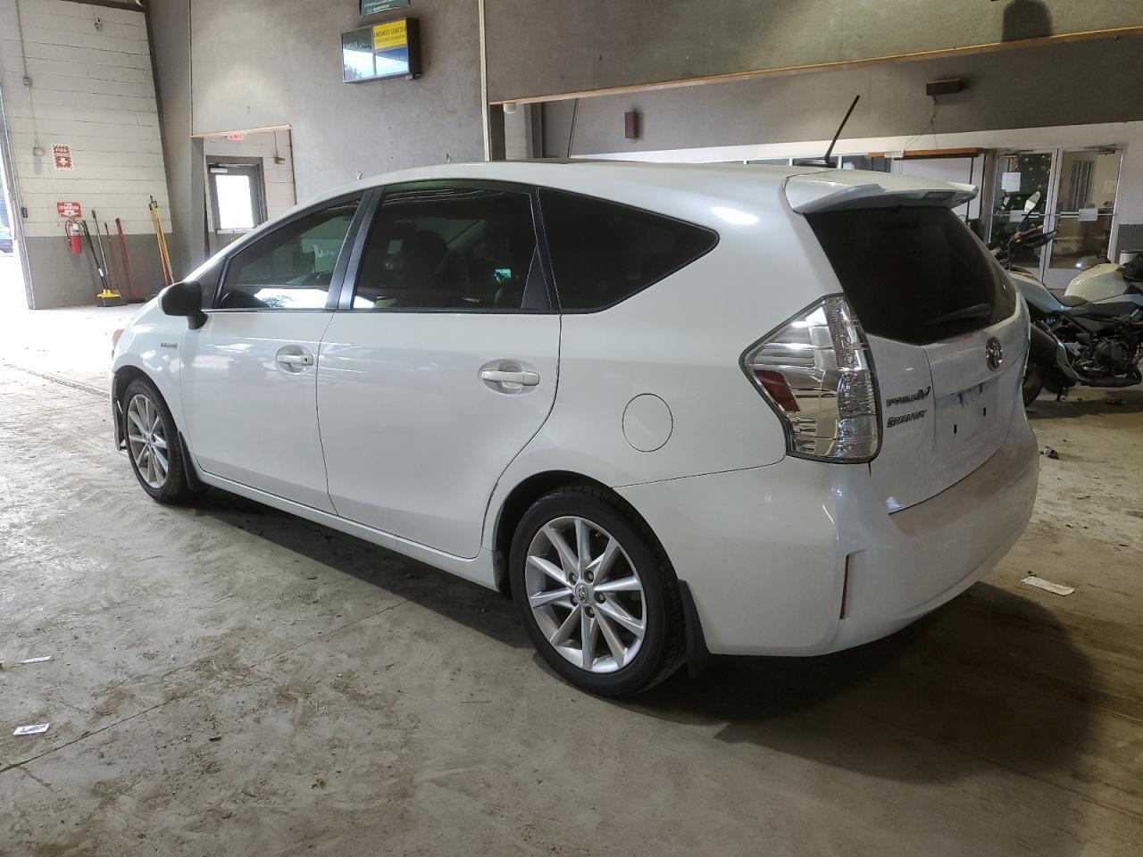 2013 TOYOTA PRIUS V - Image 2