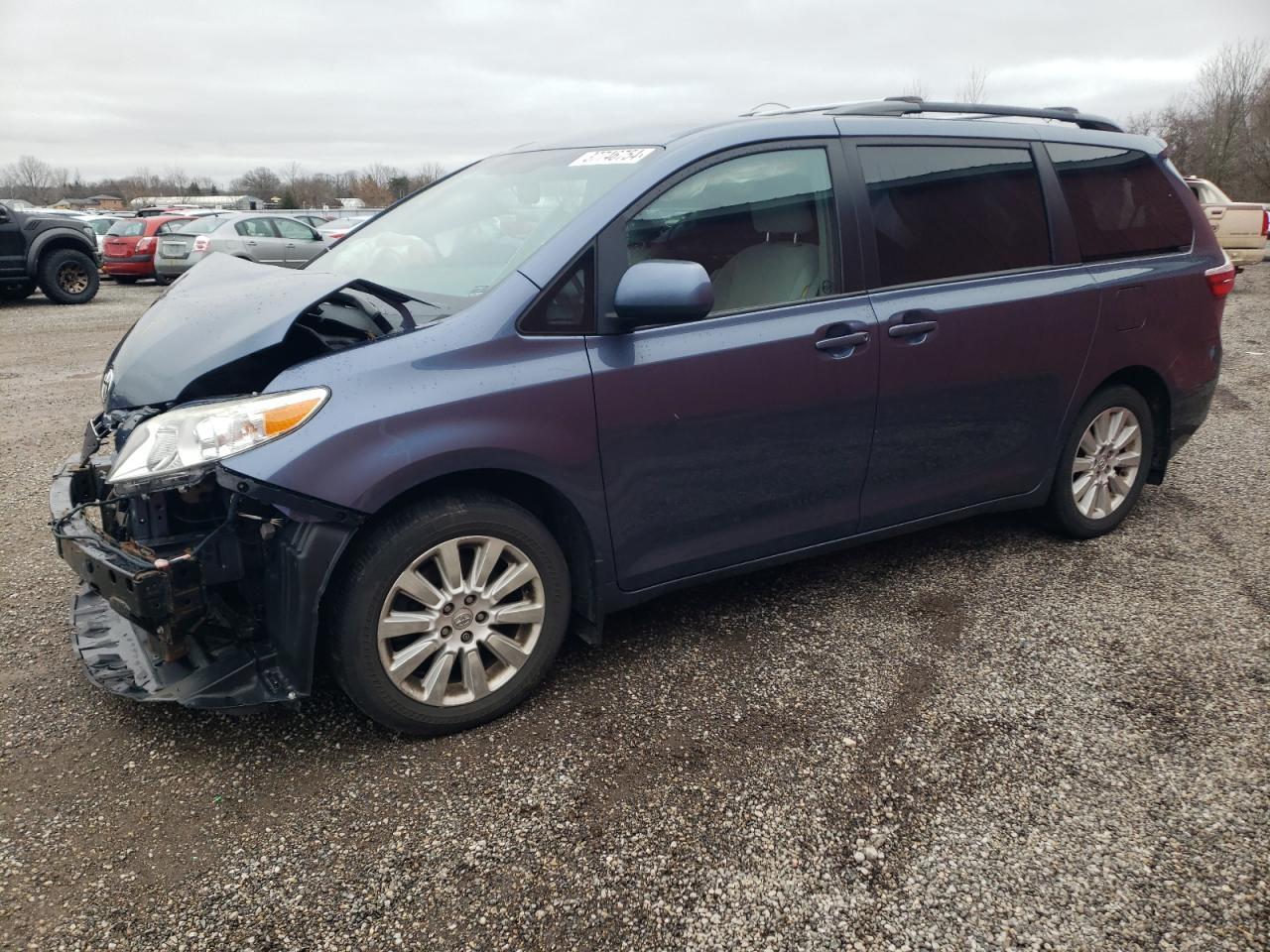 2015 TOYOTA SIENNA LE