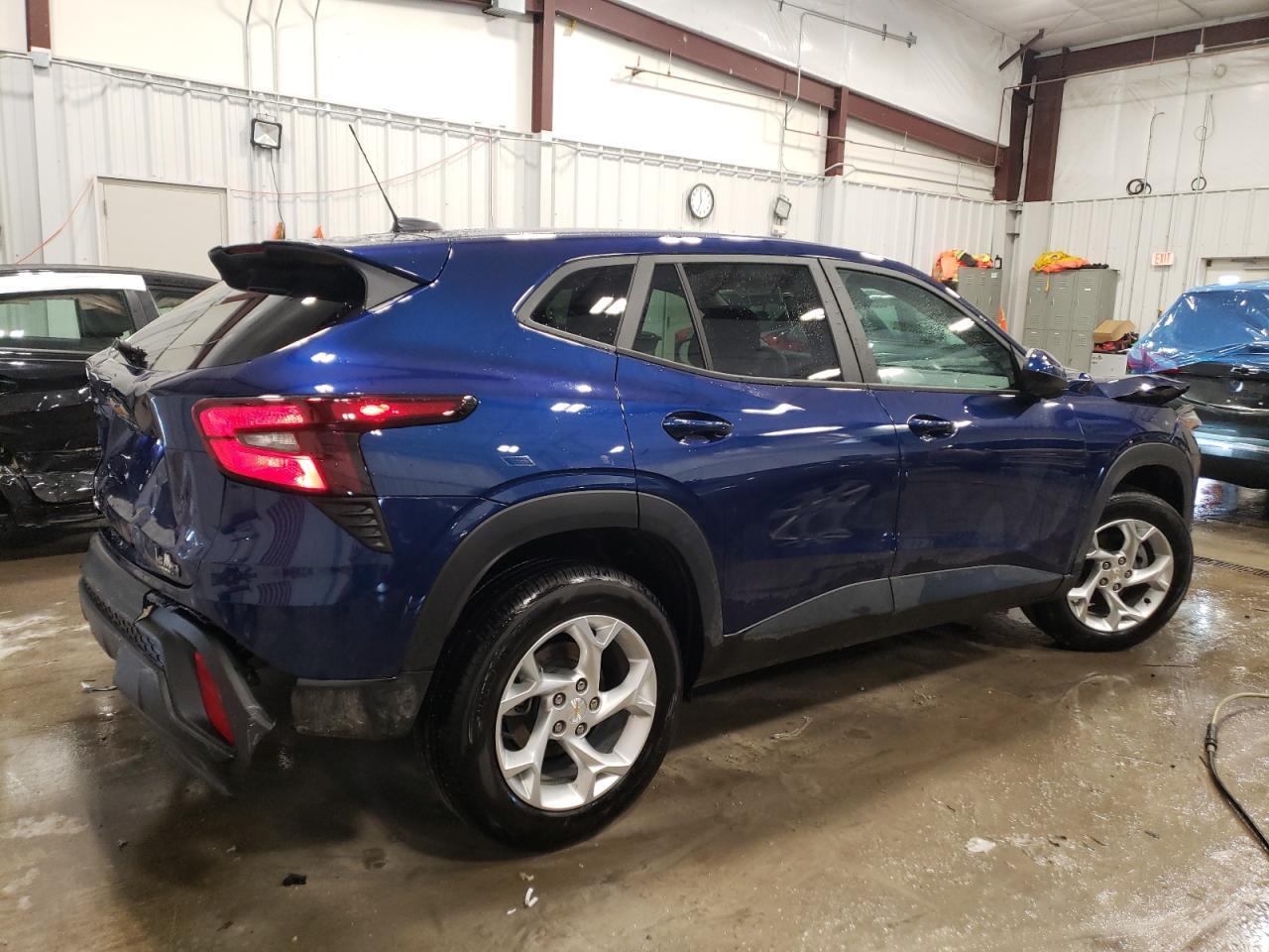 2024 CHEVROLET TRAX LS - Фото 3