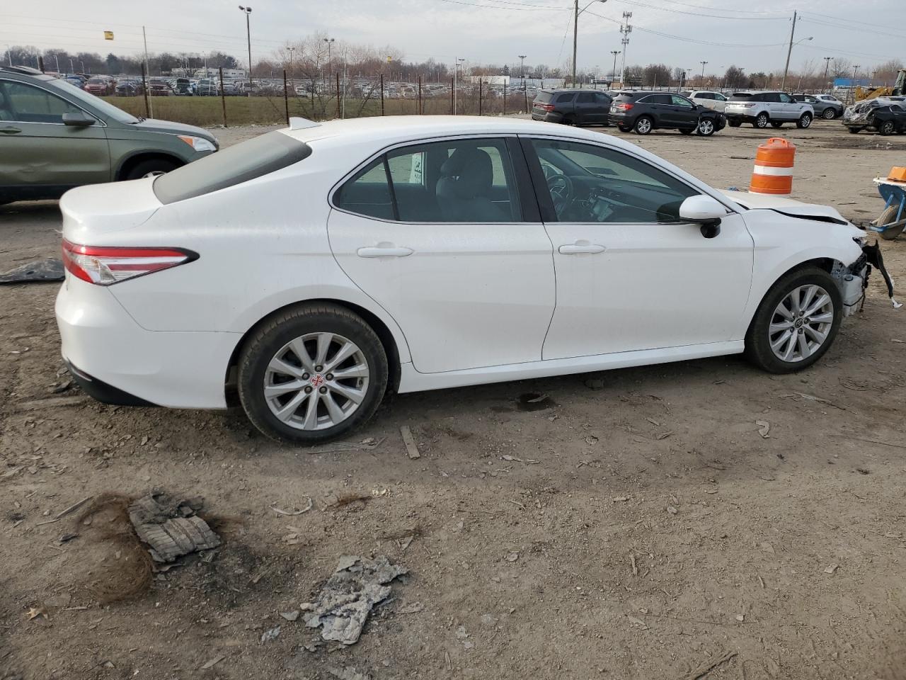 2020 TOYOTA CAMRY LE - Фото 3