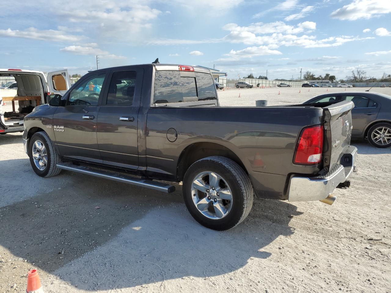 2015 RAM 1500 SLT - Image 2