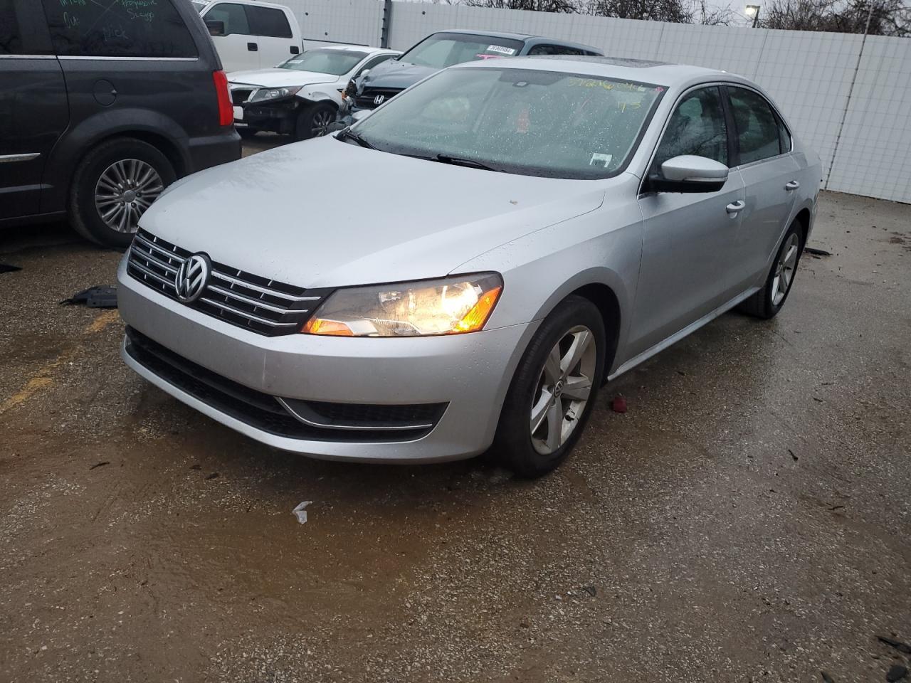 2013 VOLKSWAGEN PASSAT SE car image