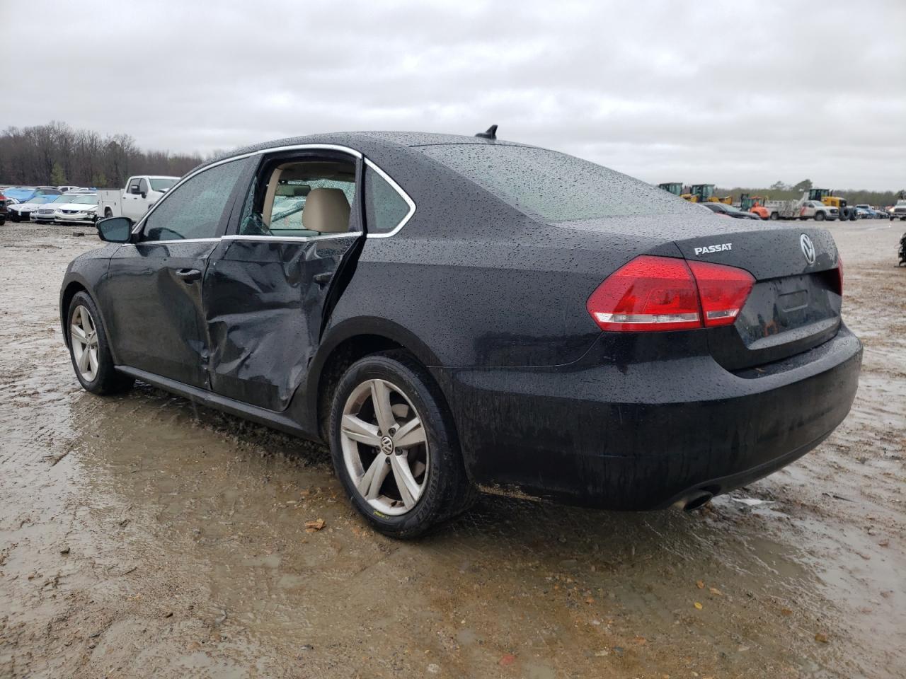 2013 VOLKSWAGEN PASSAT SE - Image 2