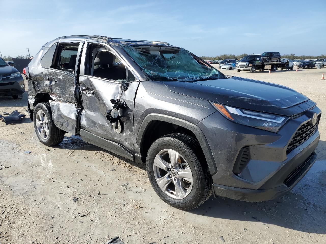 2022 TOYOTA RAV4 XLE - Фото 4