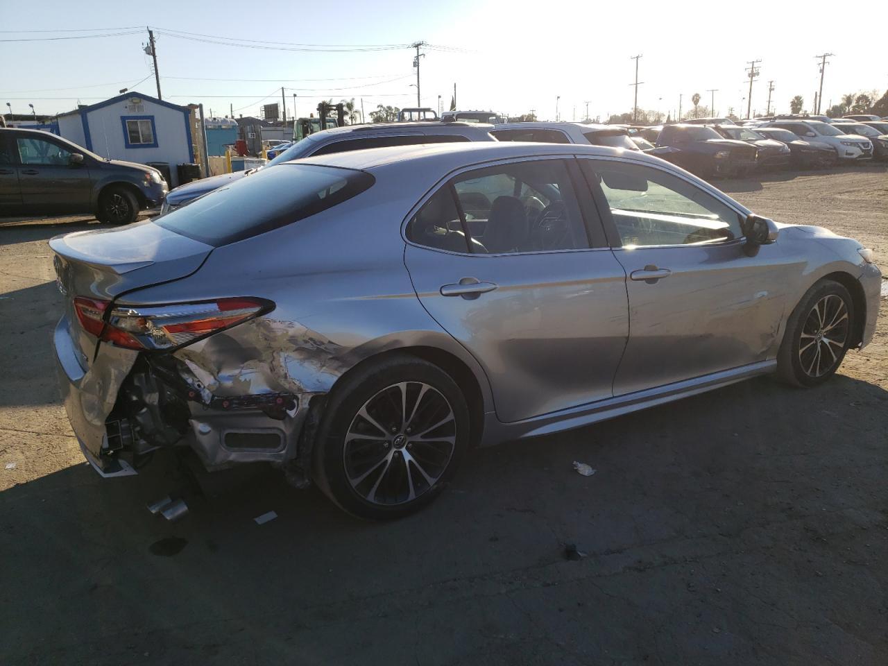 2018 TOYOTA CAMRY L - Фото 3