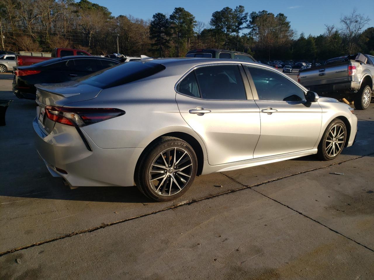 2021 TOYOTA CAMRY SE - Фото 3
