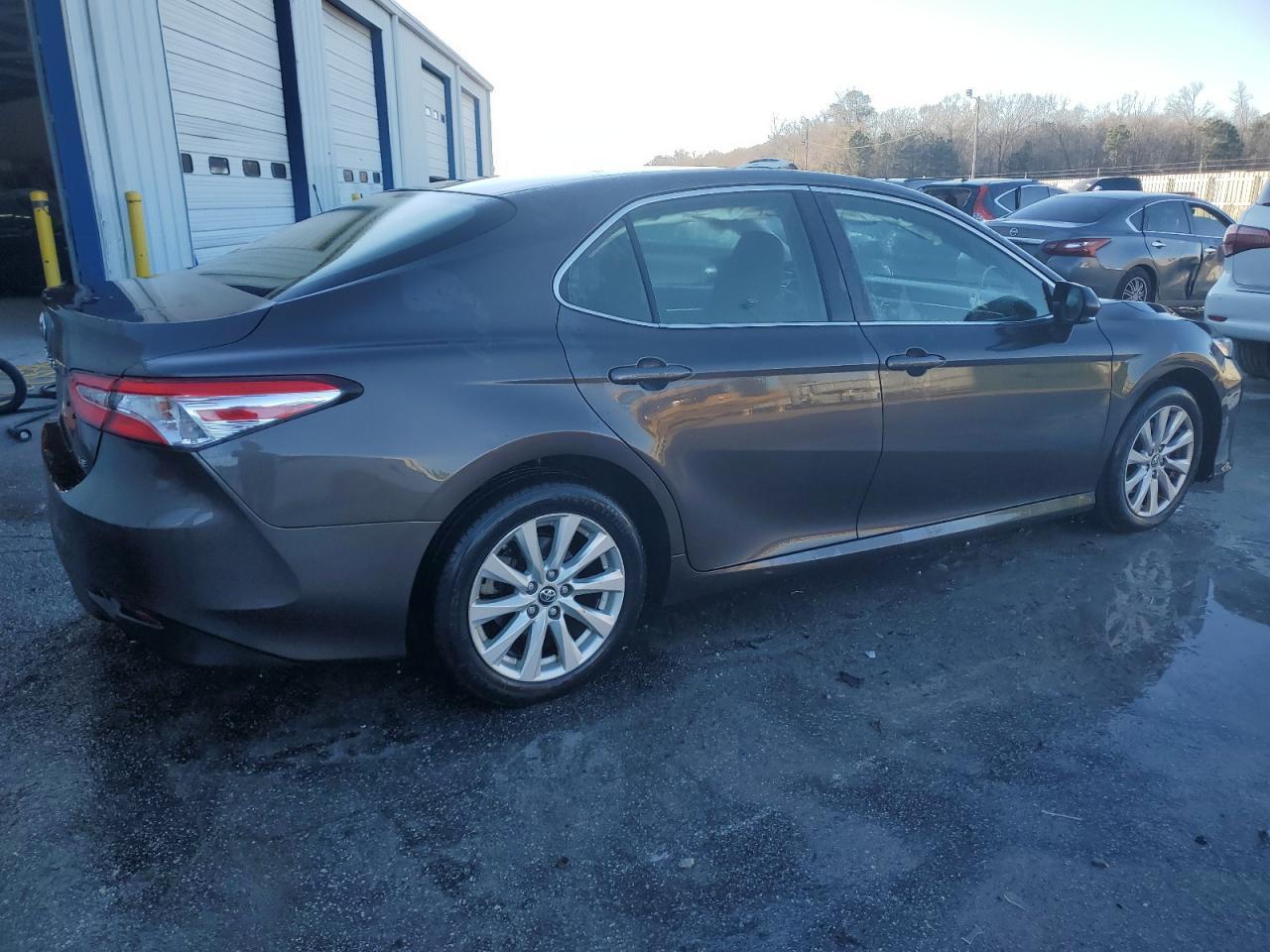 2018 TOYOTA CAMRY LE - Фото 3