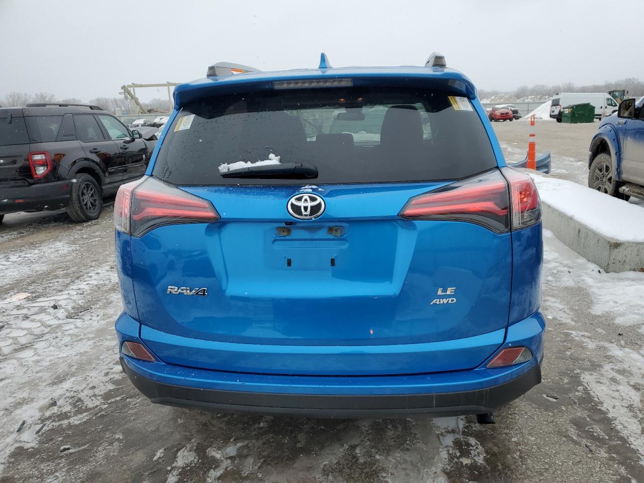 2017 TOYOTA RAV4 LE - Фото 6