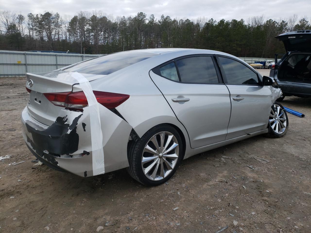 2018 HYUNDAI ELANTRA SE - Фото 3