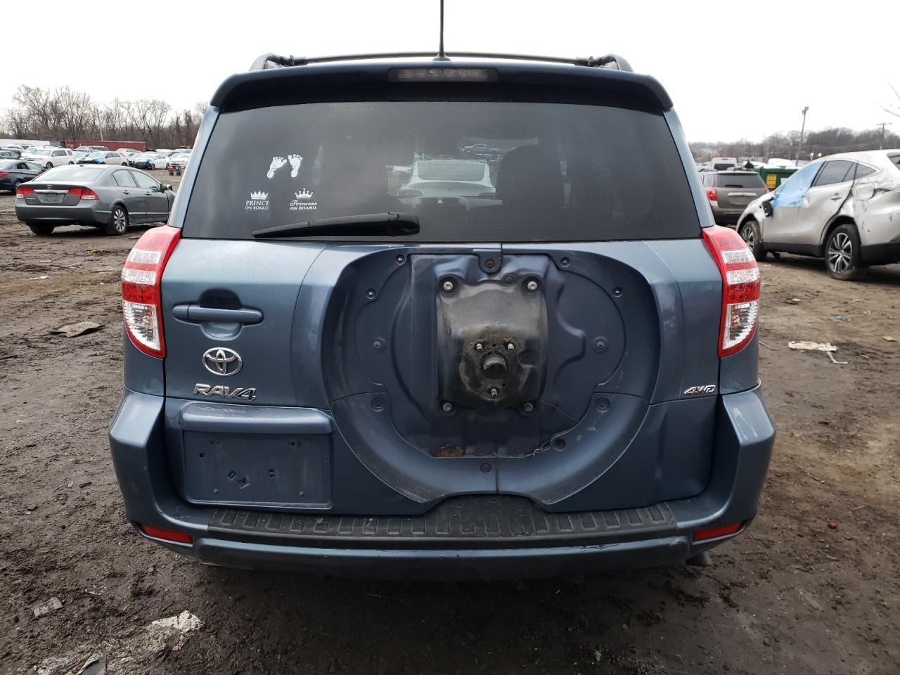 2011 TOYOTA RAV4 - Фото 6