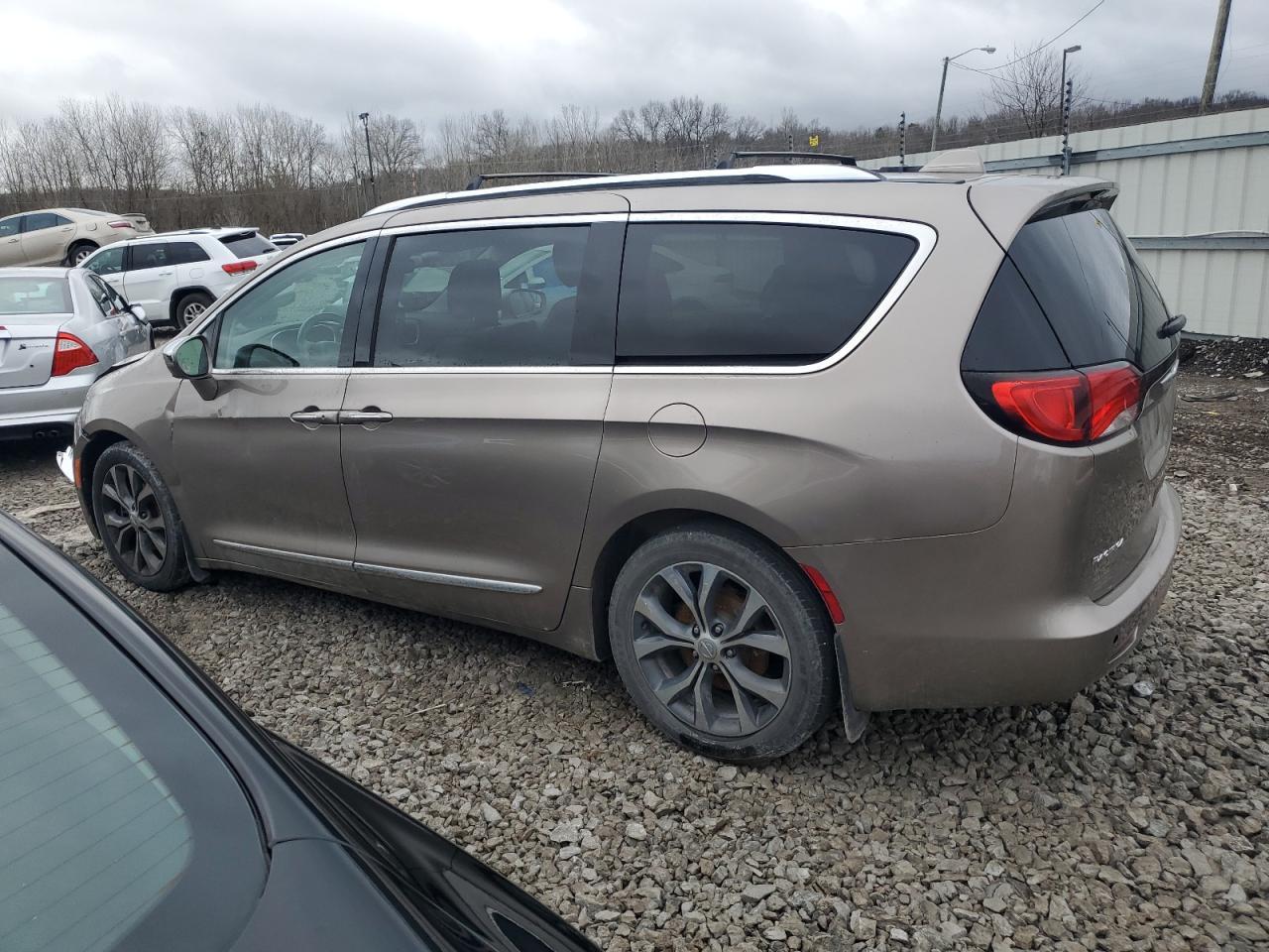 2017 CHRYSLER PACIFICA L - Image 2