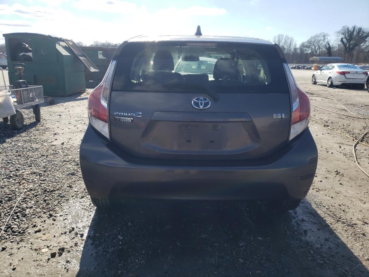 2015 TOYOTA PRIUS C - Image 6