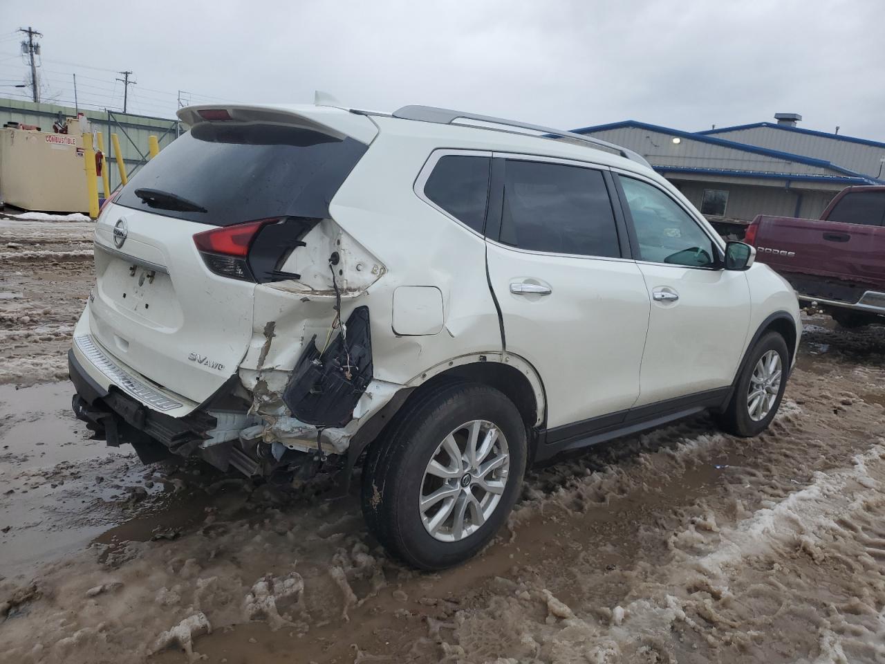 2017 NISSAN ROGUE SV - Фото 3