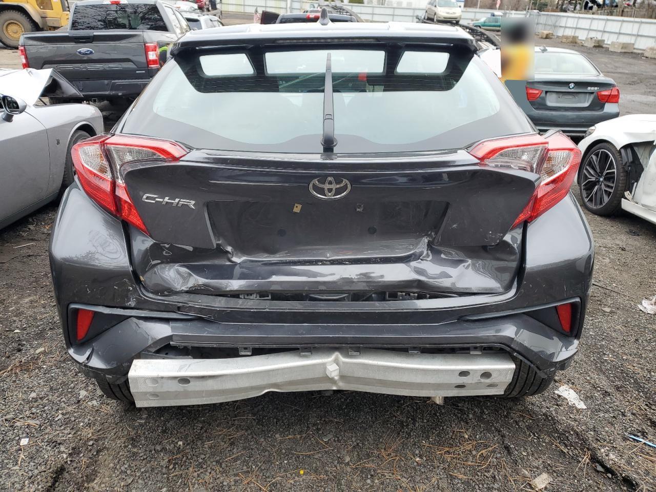 2021 TOYOTA C-HR XLE - Image 6