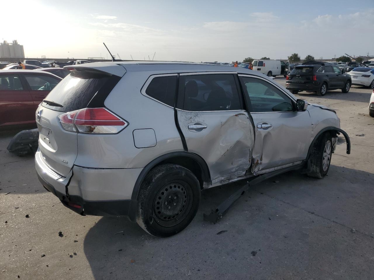 2015 NISSAN ROGUE S - Фото 3