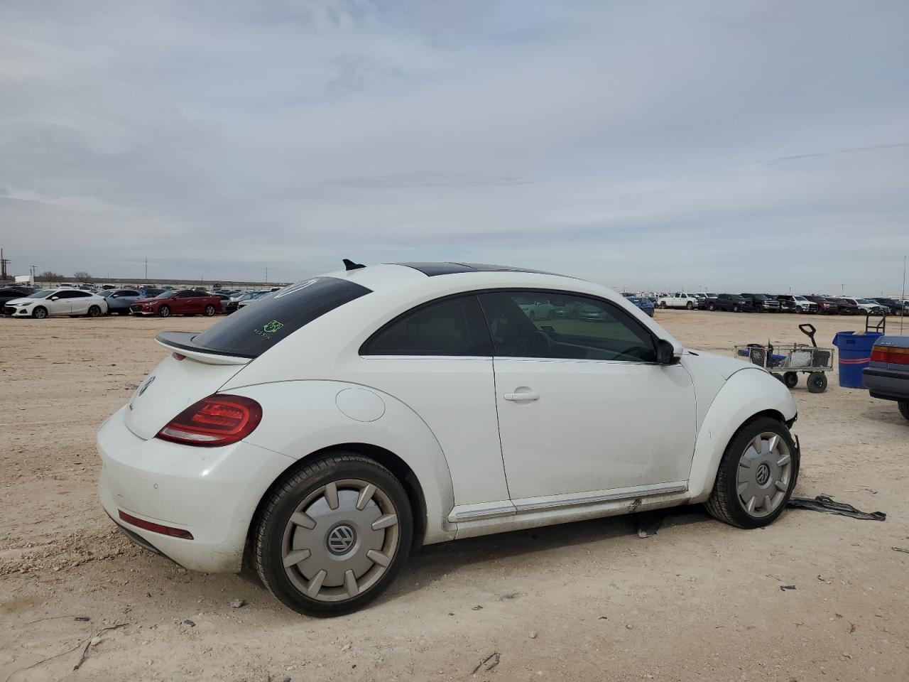 2019 VOLKSWAGEN BEETLE SE - Фото 3