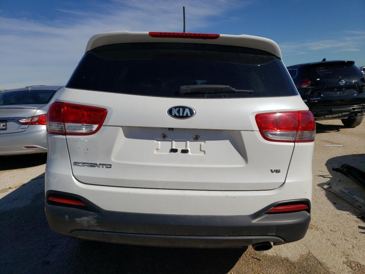 2016 KIA SORENTO LX - Image 6
