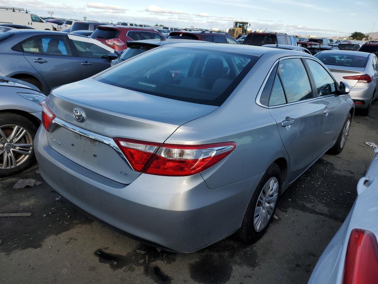 2016 TOYOTA CAMRY LE - Фото 3