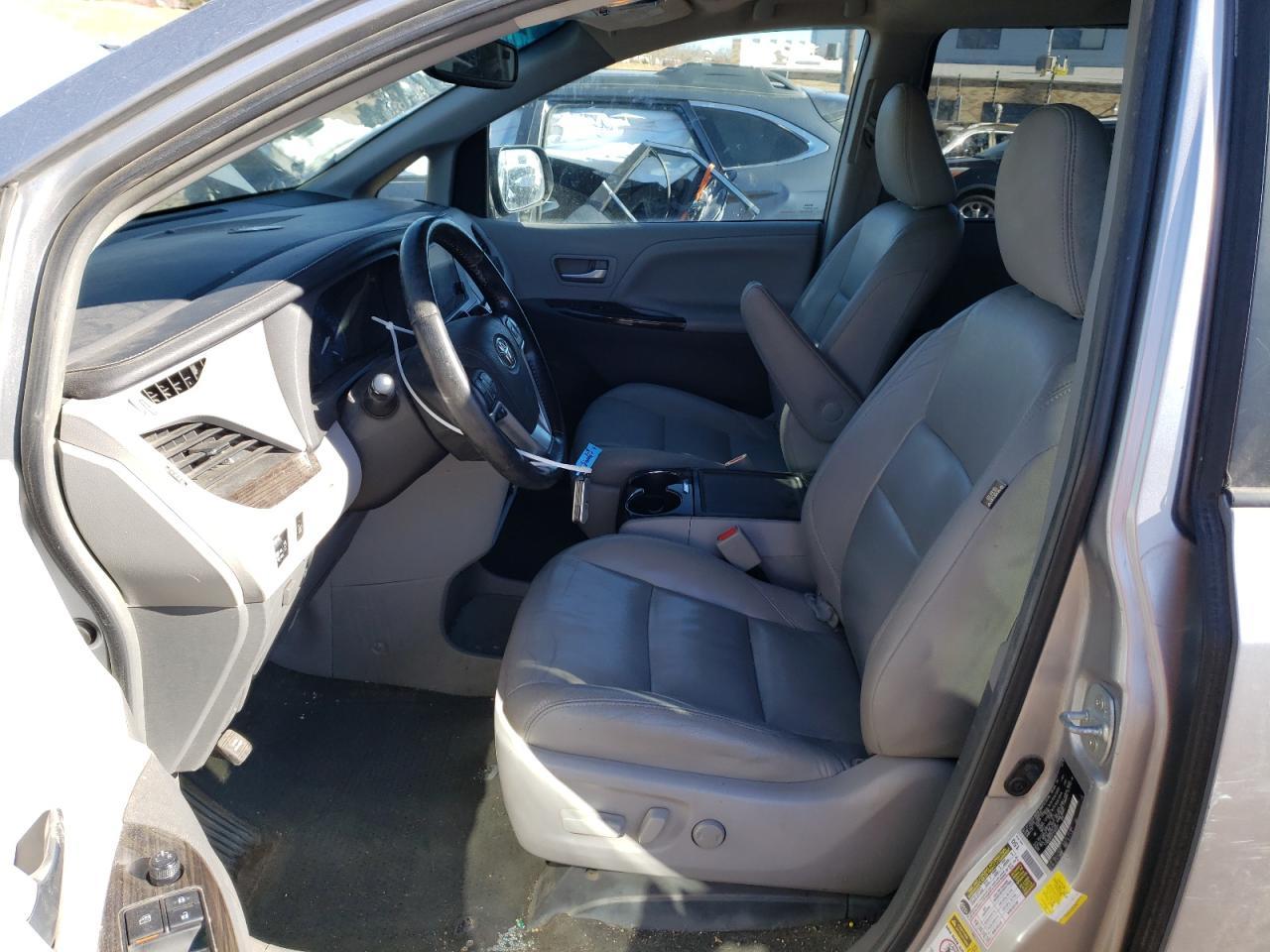 2015 TOYOTA SIENNA XLE - Image 7