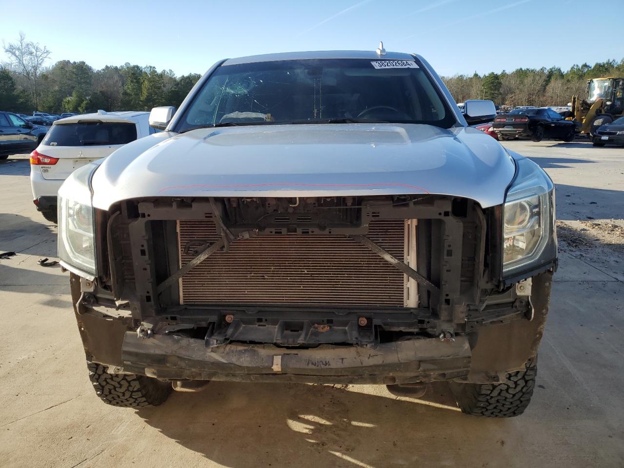 2016 GMC YUKON SLE - Фото 5