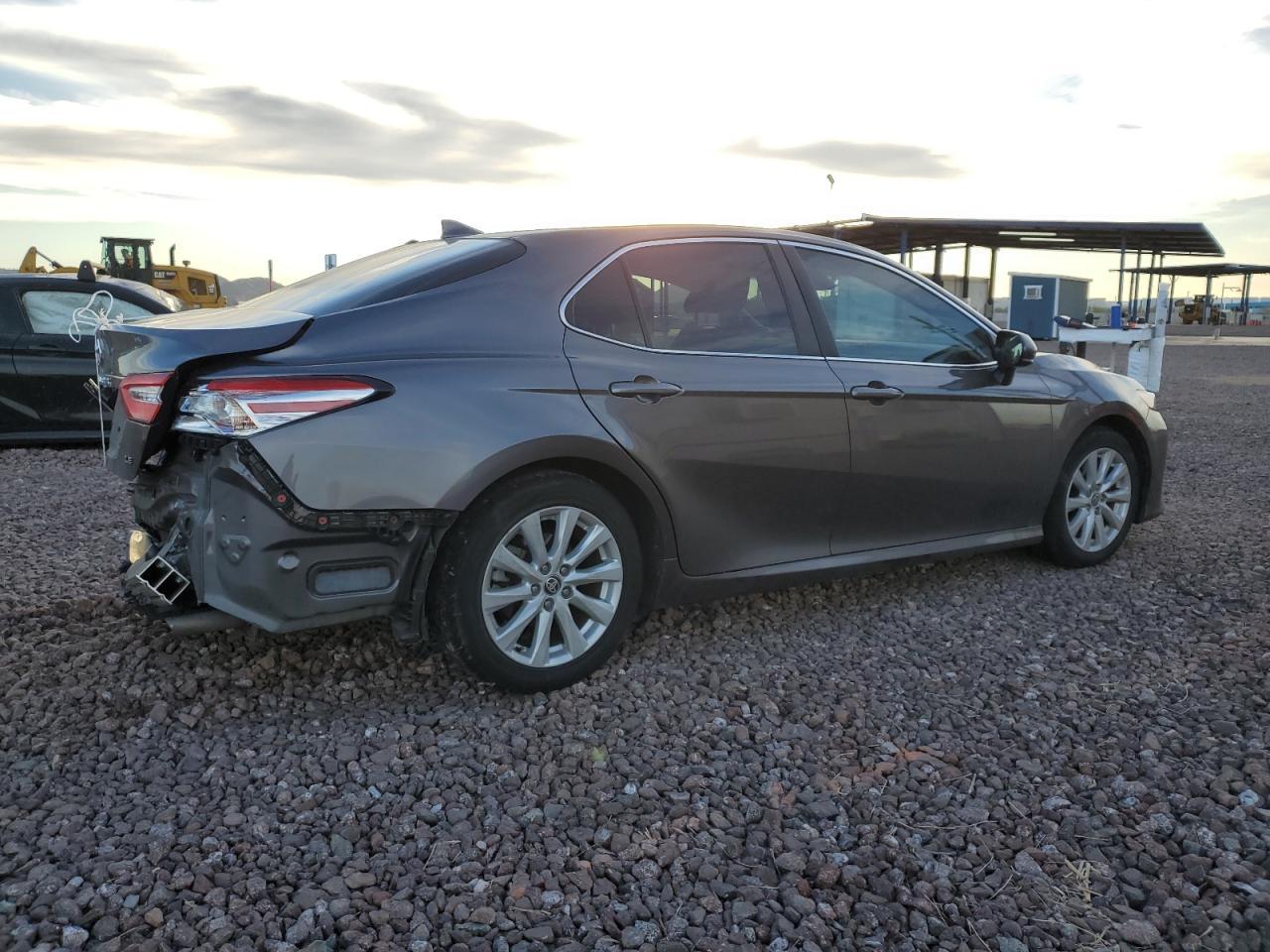 2020 TOYOTA CAMRY LE - Фото 3