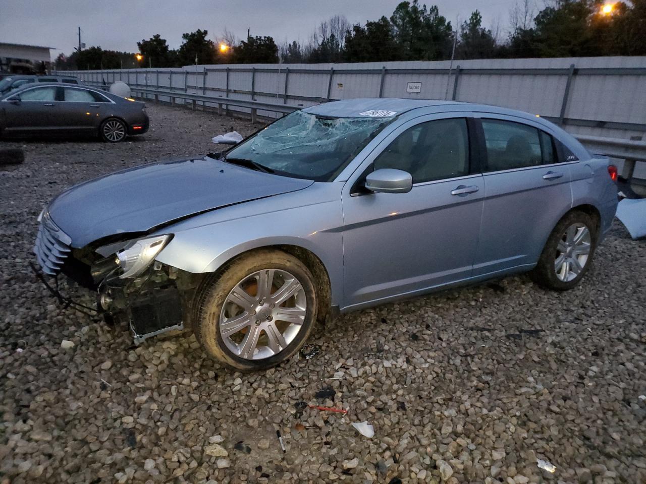 2013 CHRYSLER 200 LX