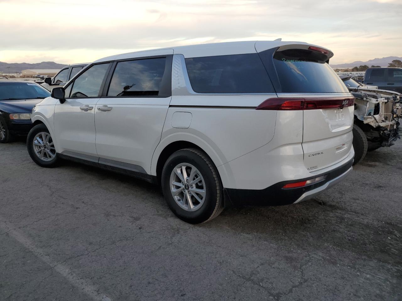 2024 KIA CARNIVAL L - Фото 2