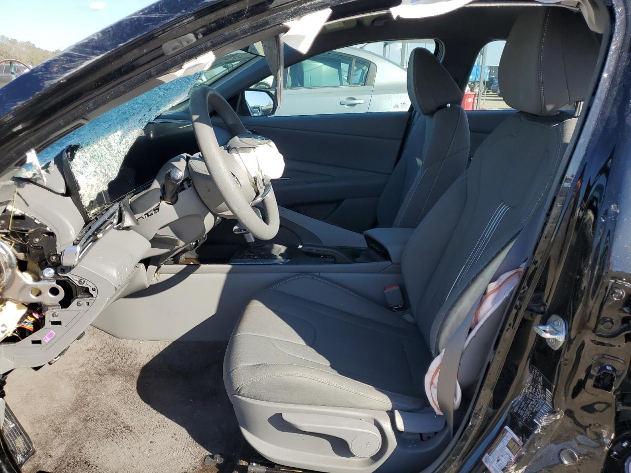 2024 HYUNDAI ELANTRA SE - Фото 7
