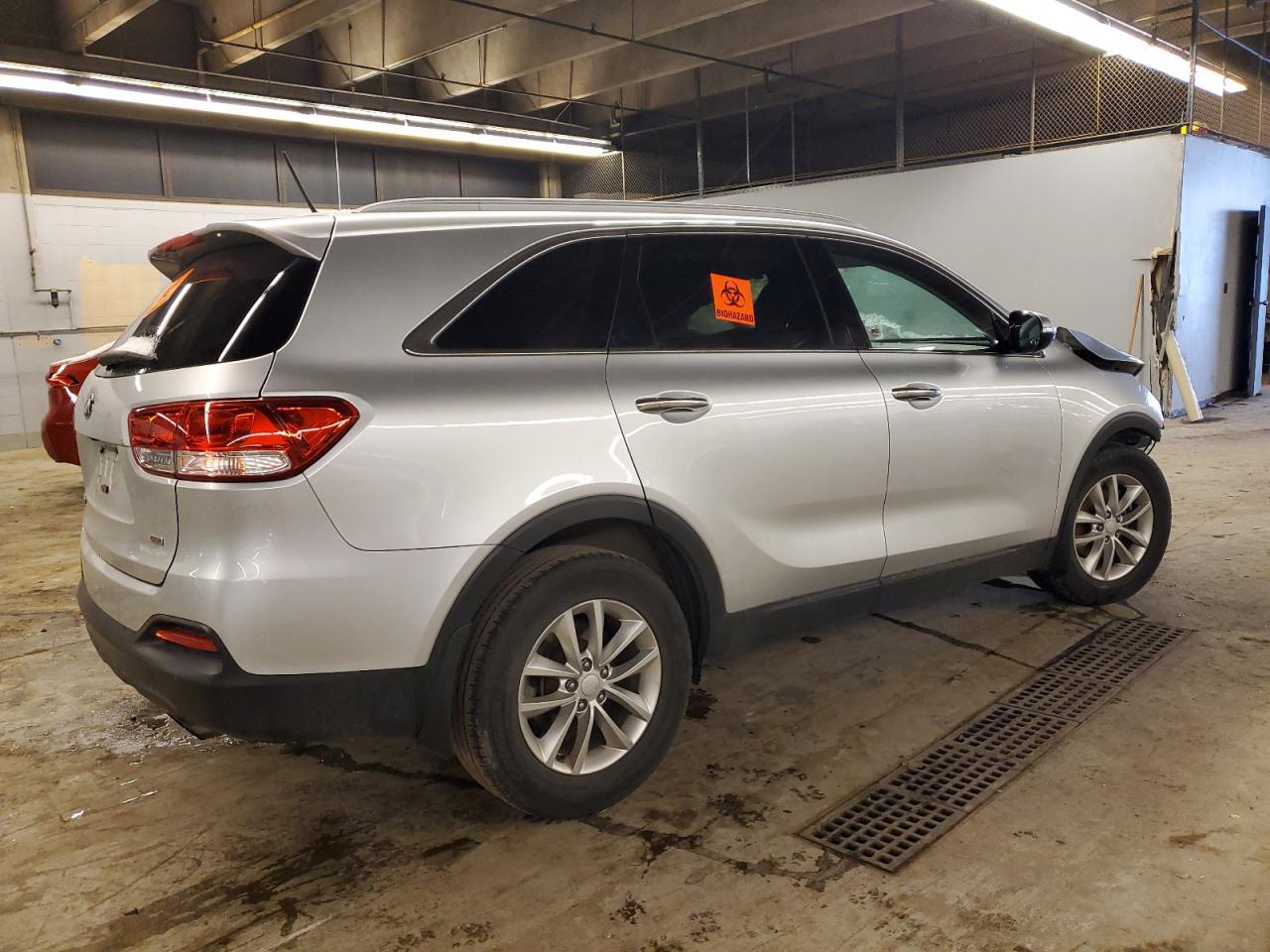 2017 KIA SORENTO LX - Фото 3