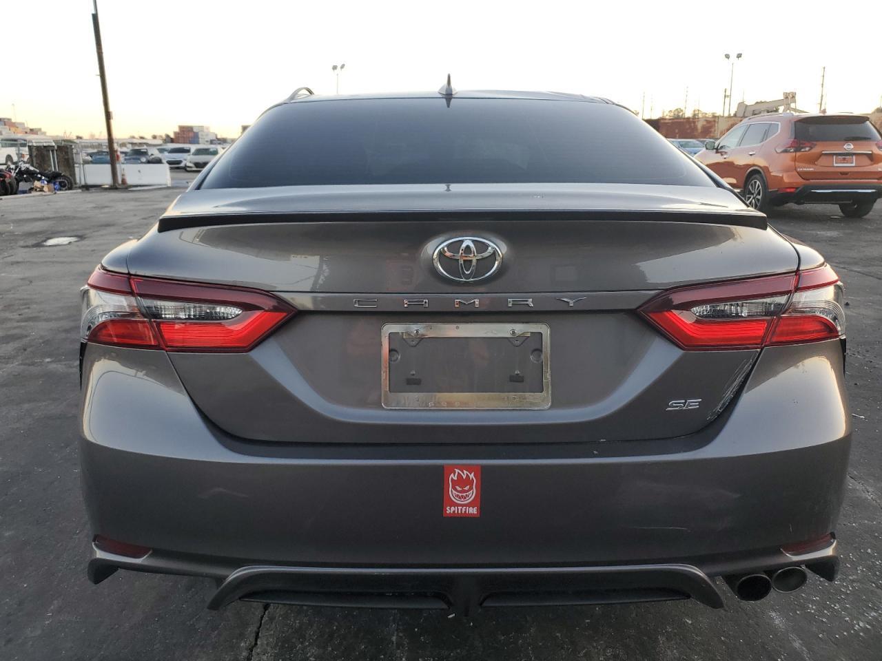 2021 TOYOTA CAMRY SE - Фото 6