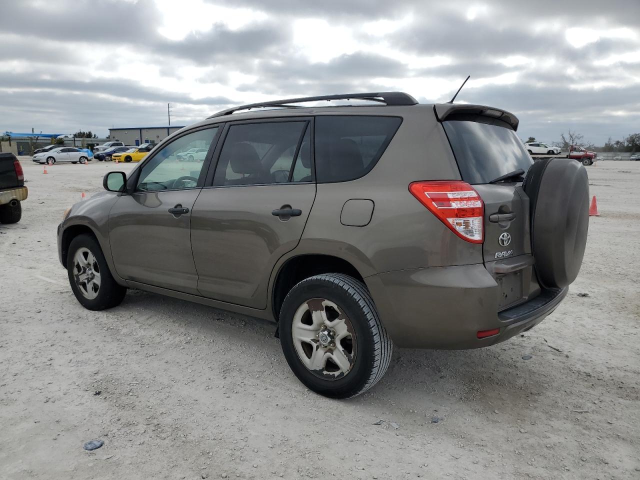 2011 TOYOTA RAV4 - Image 2
