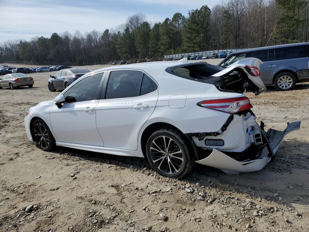 2020 TOYOTA CAMRY SE - Фото 2